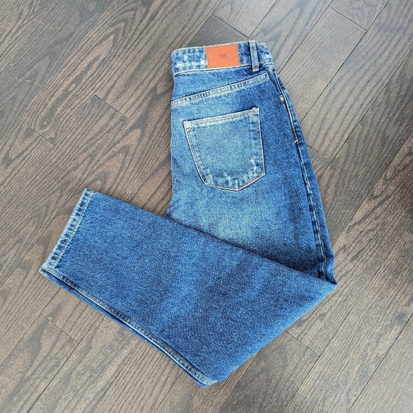 Zara Mom Fit HR Jeans - Picture 1 of 7